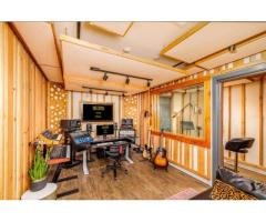 Premium hybrid writing, recording and mixing studio for rent - Image 1